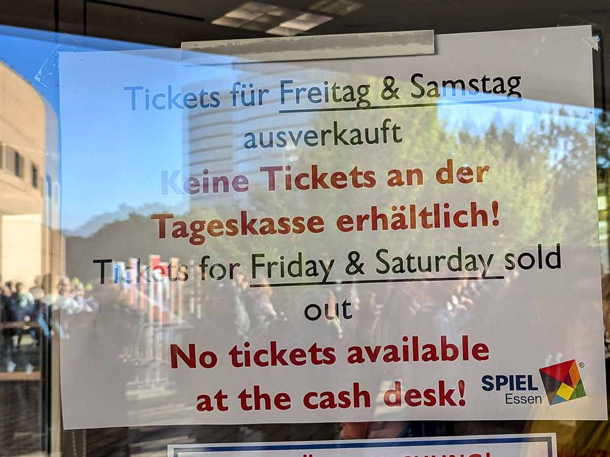 Spiel 25: Ausverkauft - jetzt auch ohne Dauerkarten? Foto Riemi
