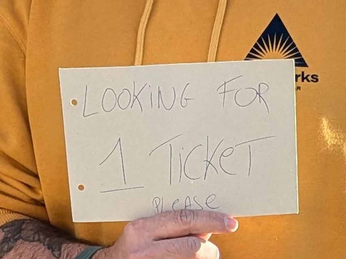 Spiel 25: Tickets wieder verzweifelt gesucht? Foto Riemi