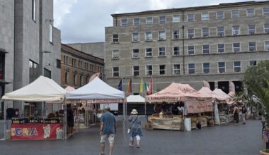 italienischer Markt bis Donnerstag geöffnet – Du bist Halle