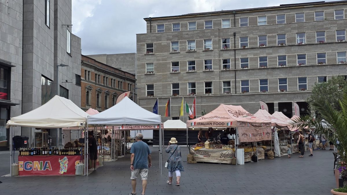 italienischer Markt bis Donnerstag geöffnet – Du bist Halle