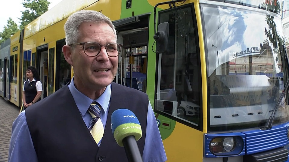 Leichte Sprache: Ein Straßen-Bahn-Fahrer aus Leipzig ist bei der Welt-Meisterschaft der Straßen-Bahn-Fahrer dabei