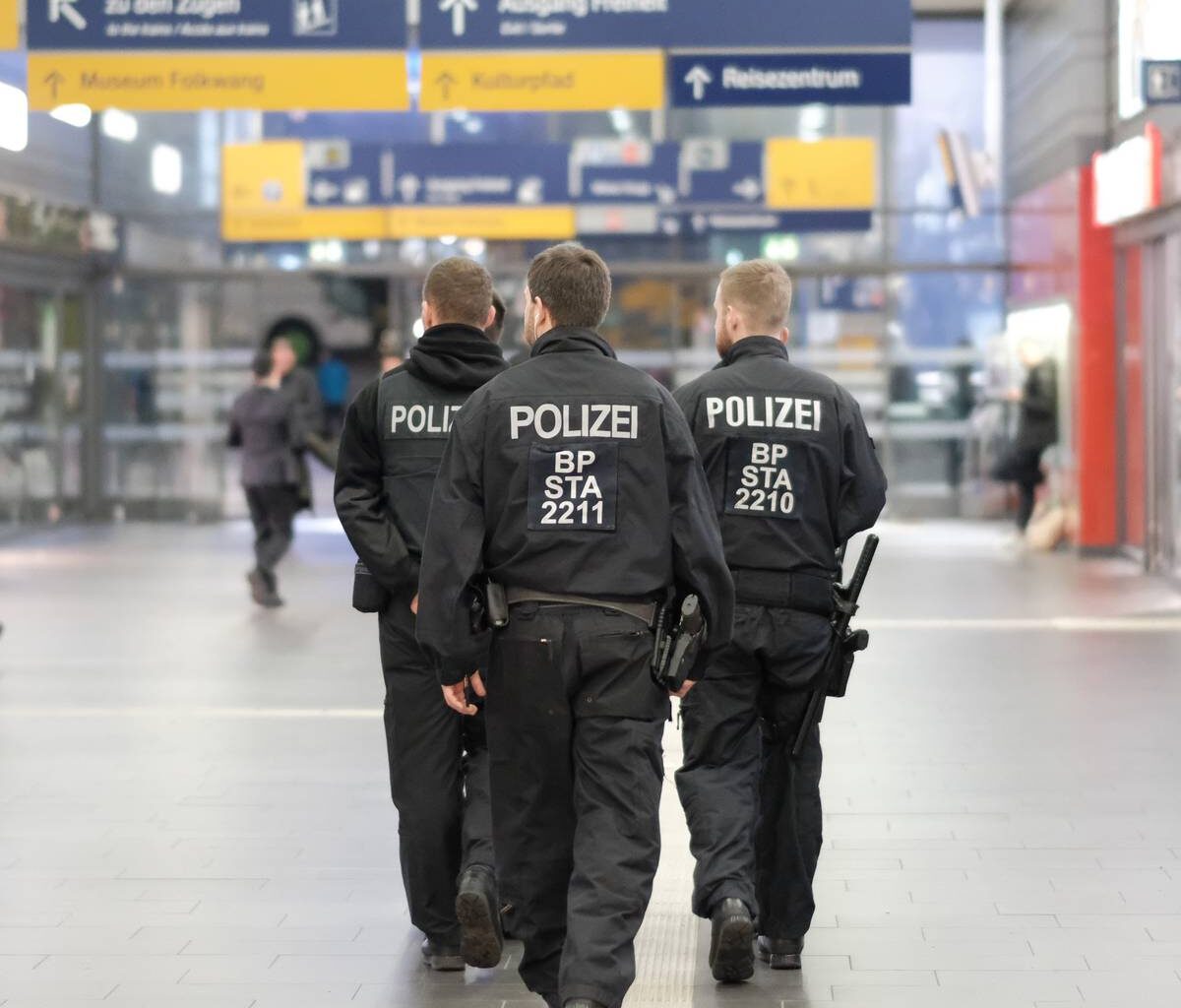 Gelsenkirchener zeigt Hitlergruß im Hauptbahnhof Essen