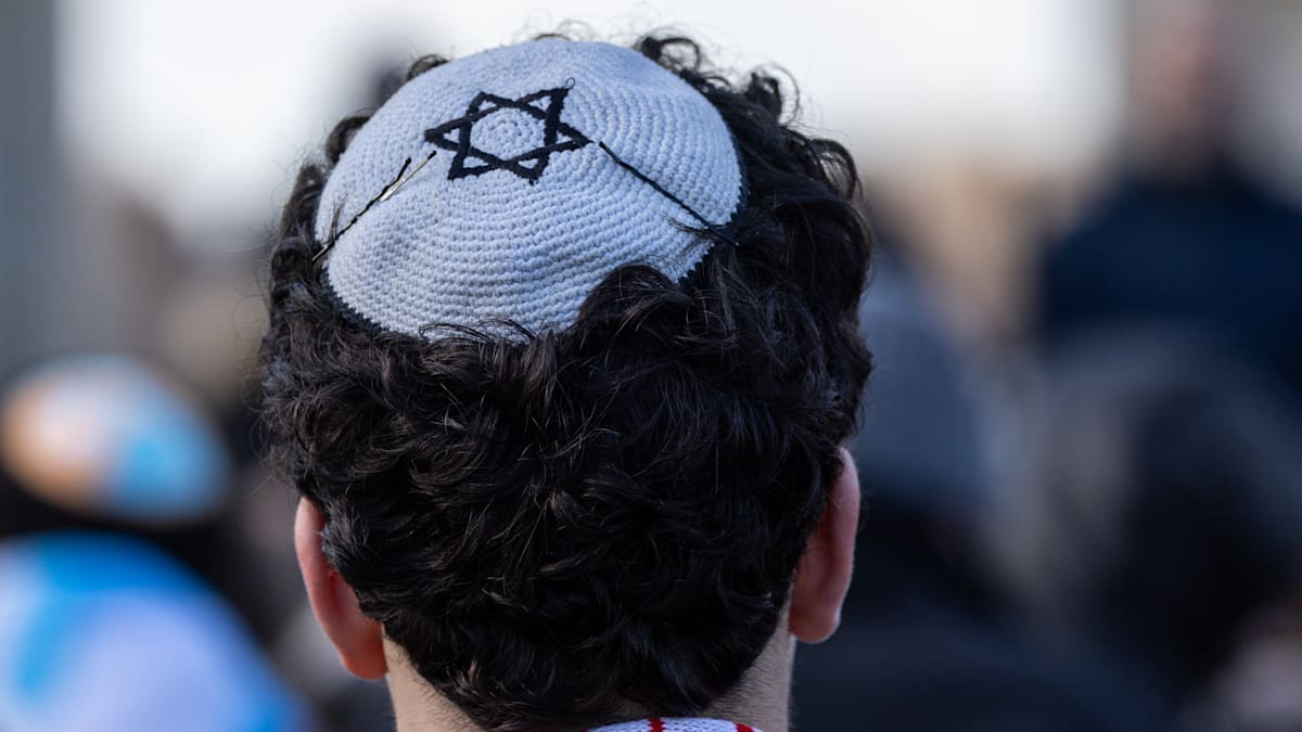 Antisemitischer Vorfall: „Ich stech dich ab!“ – Angreifer bedroht Mann in Berlin mit Messer