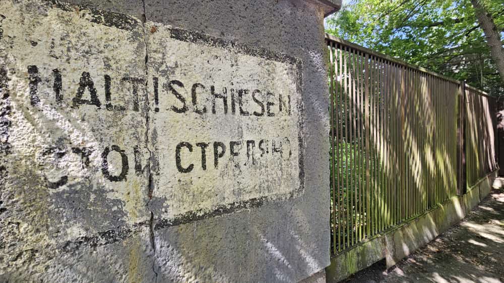 Verborgene Stadt der Stasi – Außengeländeführung auf dem ehemaligen Gelände der Bezirksverwaltung in Halle – Du bist Halle
