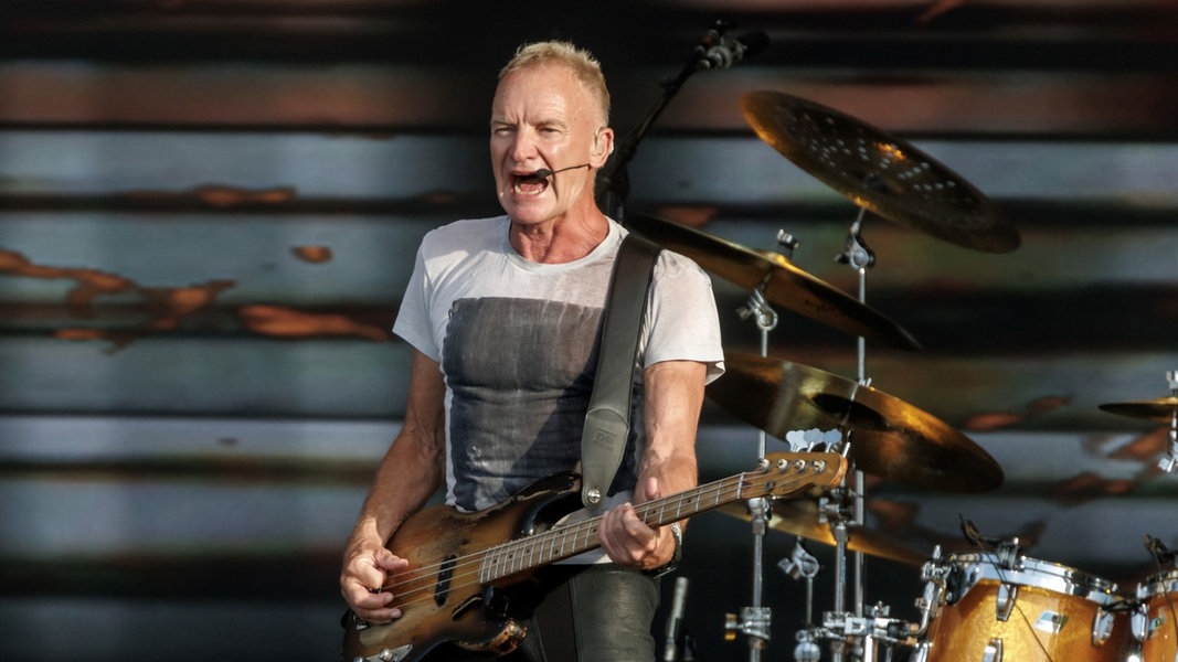 "Englishman" in Kiel: Weltstar Sting begeistert 20.000 Fans beim SHMF | NDR.de - Kultur - Musik