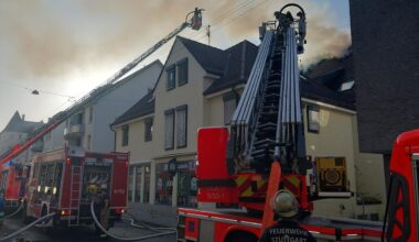 Baden-Württemberg: Feuerwehr löscht Großbrand in Stuttgart-Botnang