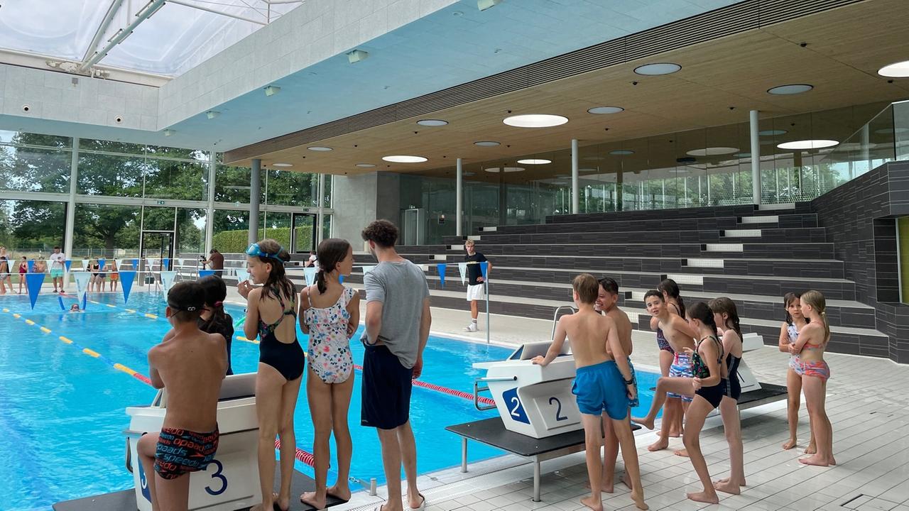 Baden-Württemberg: Vom Nichtschwimmer zum Schwimmer: Projekt "SchwimmFix" in Karlsruhe feiert Erfolg