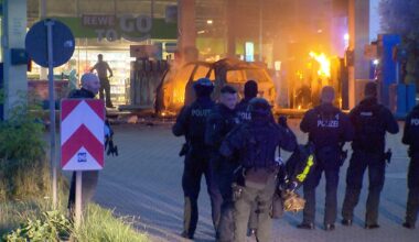 Mit brennendem Auto und Axt auf der Tankstelle: Mann in U-Haft | NDR.de - Nachrichten - Niedersachsen