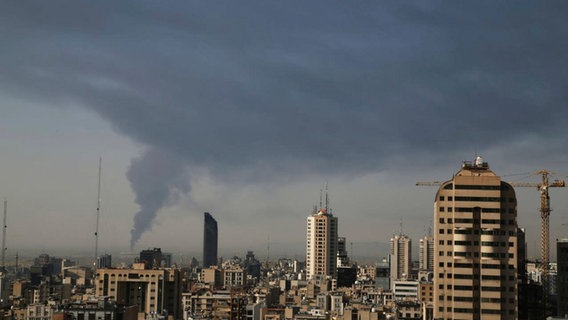 Rauch über Teheran. © Uncredited/AP/dpa 