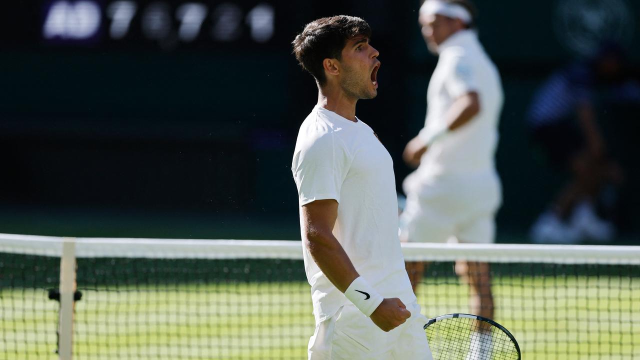 Titelverteidiger in Wimbledon weiter: Alcaraz quält sich gegen Fognini zu Fünfsatz-Sieg