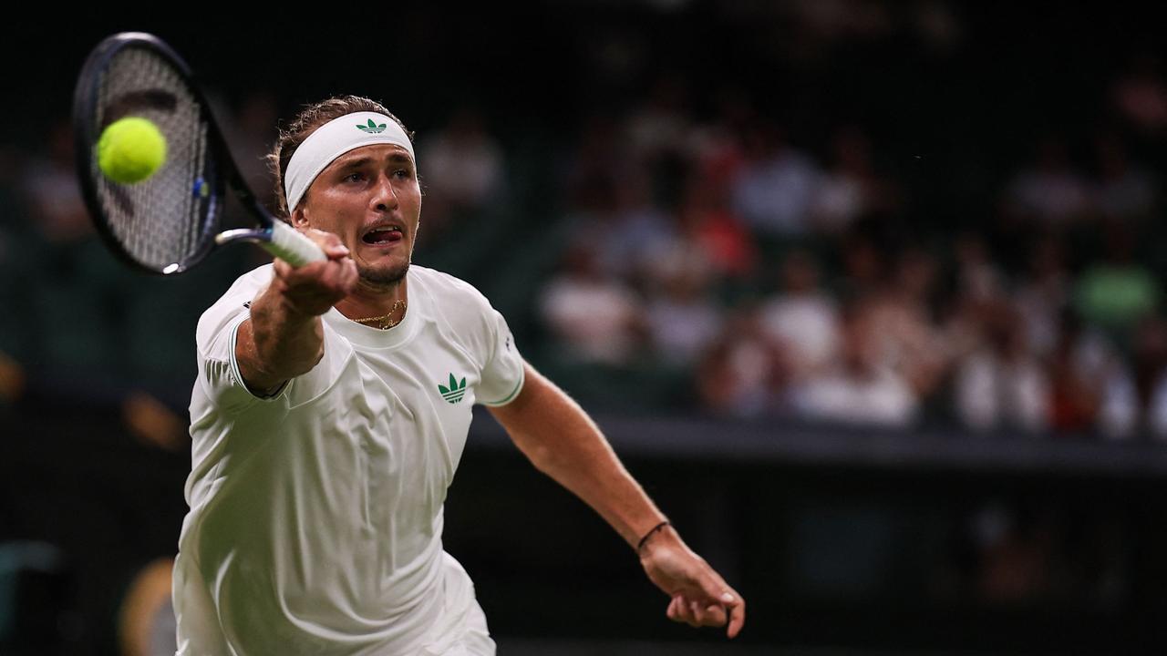 Spiel-Unterbrechung am Abend: Zverev muss in der ersten Wimbledon-Runde nachsitzen
