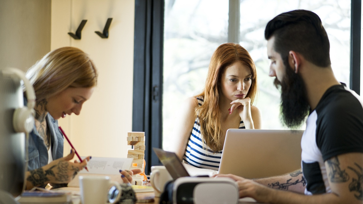 Unrealistische Vorstellungen an das Arbeitsleben? Die Generation Z tritt auf dem Jobmarkt selbstbewusst auf.