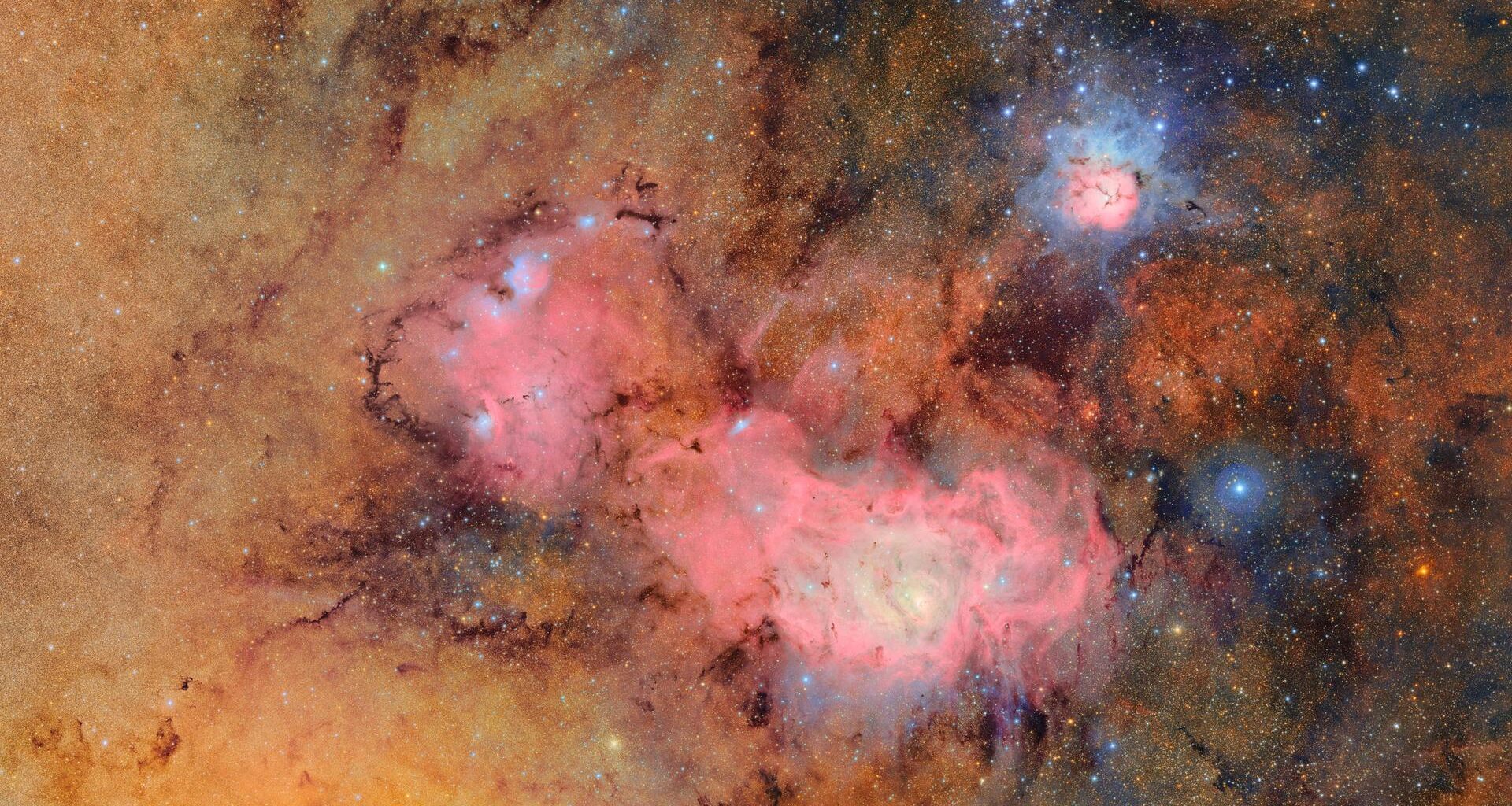 Dieses vom NSF-DOE Vera C. Rubin Observatory zur Verfügung gestellten Bild setzt sich aus 678 Einzelaufnahmen zusammen und es werden sonst schwache oder unsichtbare Details deutlich sichtbar - etwa die Gas- und Staubwolken, aus denen der Trifidnebel (oben rechts) und der Lagunennebel bestehen.