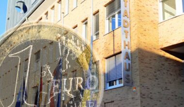 Muss die Stadt Eltern Millionen zurückzahlen? Bildungsministerium bestätigt Rechtsverstoß – schwerin.news