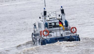 Vater springt in den Rhein und rettet seine beiden Kinder