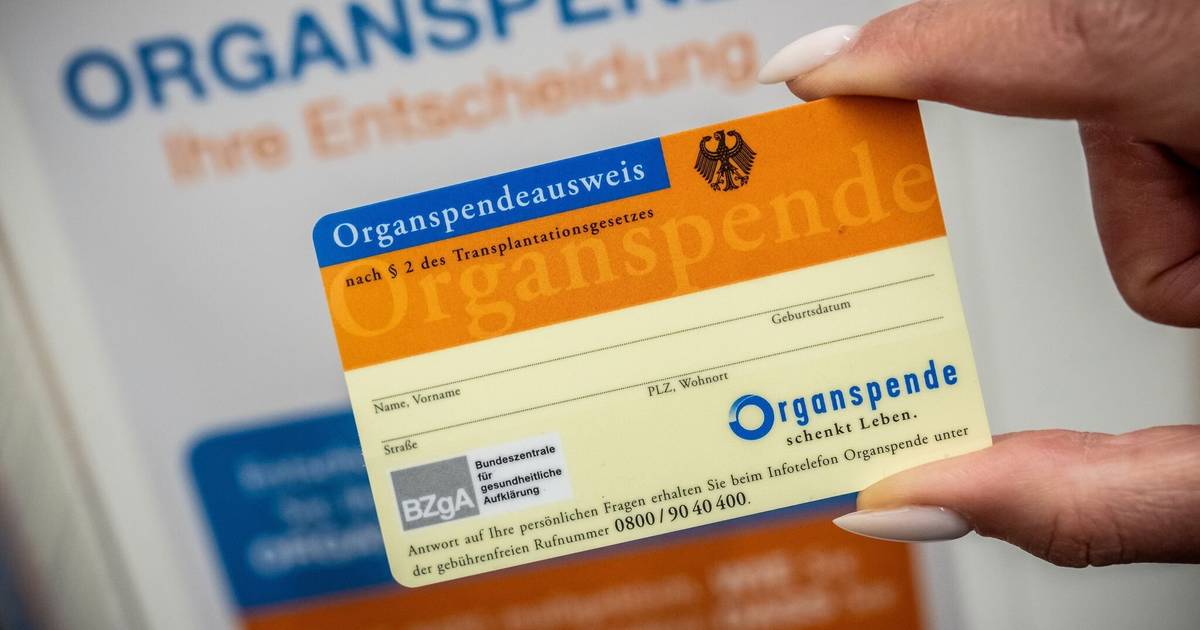 Organspende-Netzwerk schenkt Rosen an Maria Hilf Klinik