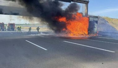 Feuerwehr stundenlang bei Lkw-Brand auf A44 gefordert