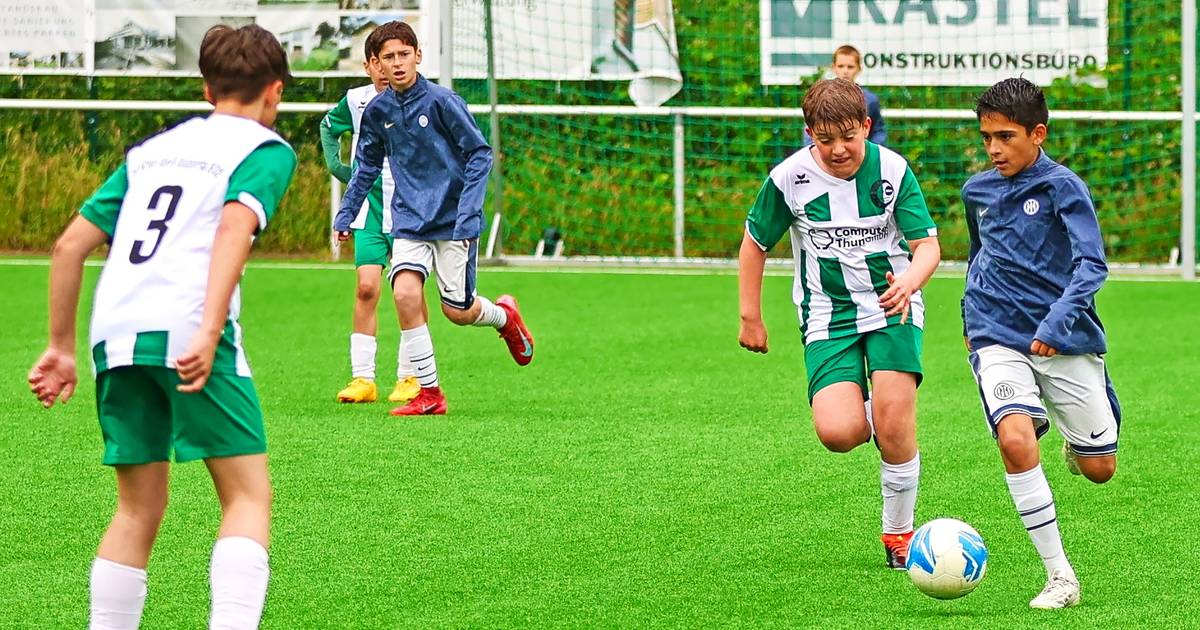 Ein Fest des Jugendfußballs in Wuppertal trotz Regenwetters