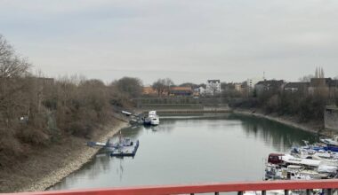 Duisburg: Ruhrorter Yacht-Club im Eisenbahnhafen
