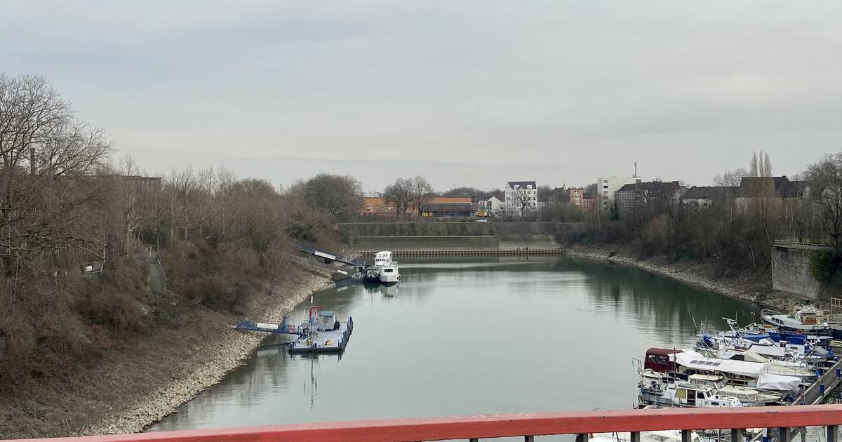 Duisburg: Ruhrorter Yacht-Club im Eisenbahnhafen