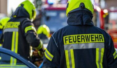 Feuerwehr löscht Kellerbrand in Wohnhaus