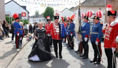 Schützen feiern in Hochneukirch mit Regen, Herz und Residenz