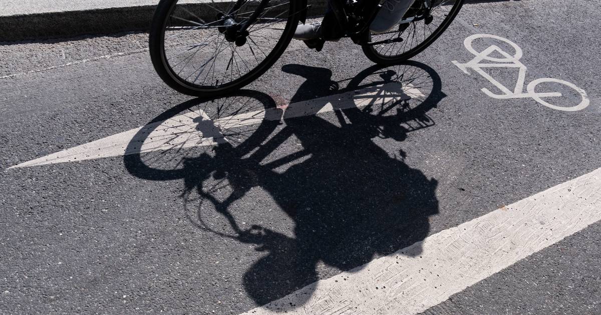 Radfahrerin in von BMW erfasst – Fahrer flüchtet