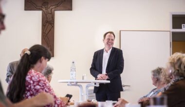 Oberbürgermeister Keller stellt sich in Flehe den Fragen von Senioren