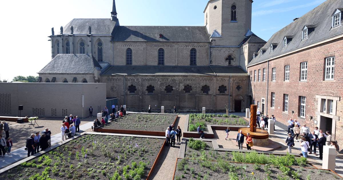 Picknick und Blues im Brunnenhof der Münster-Basilika