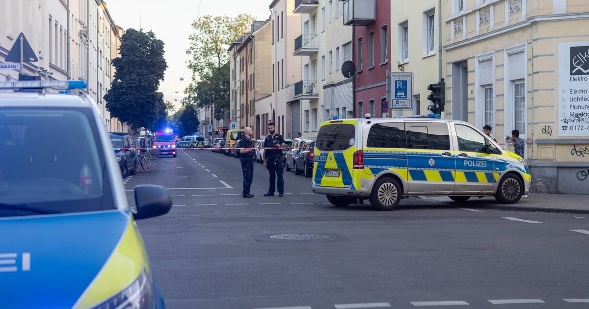 Auto fährt in Menschenmenge – fünf Verletzte bei Unfall nach Streit