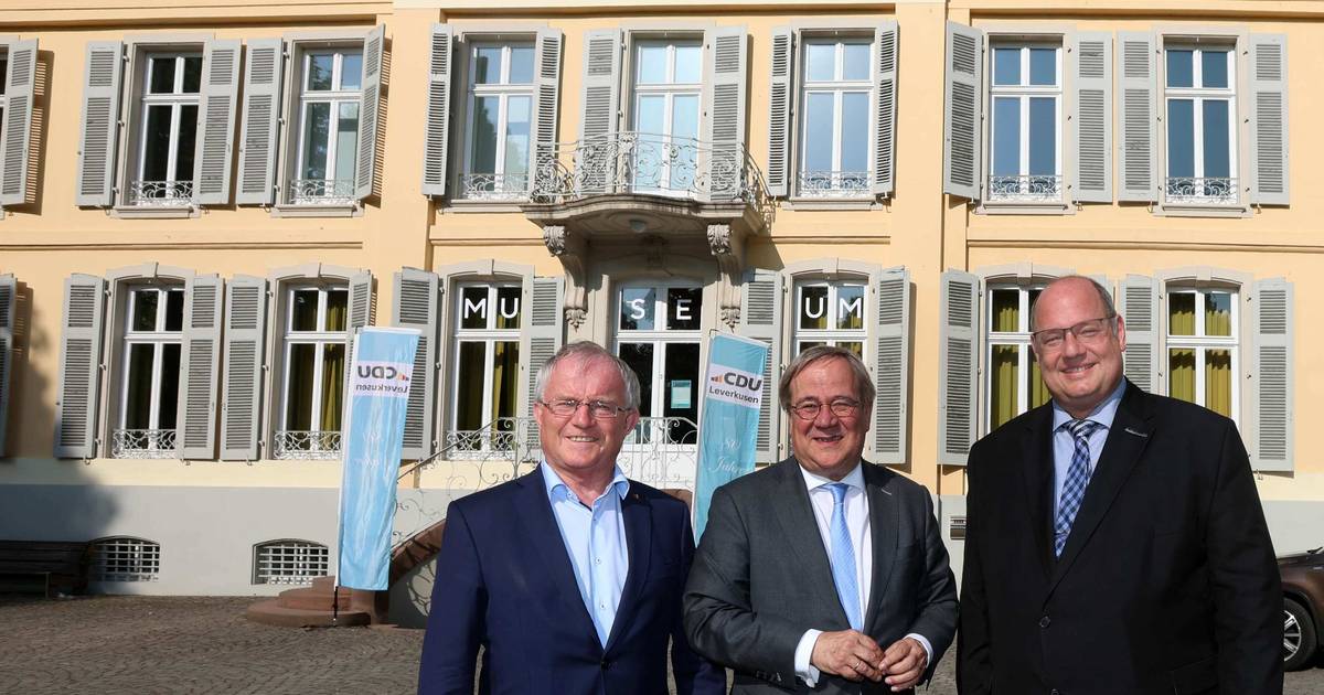 Armin Laschet feiert mit im Schloss Morsbroich