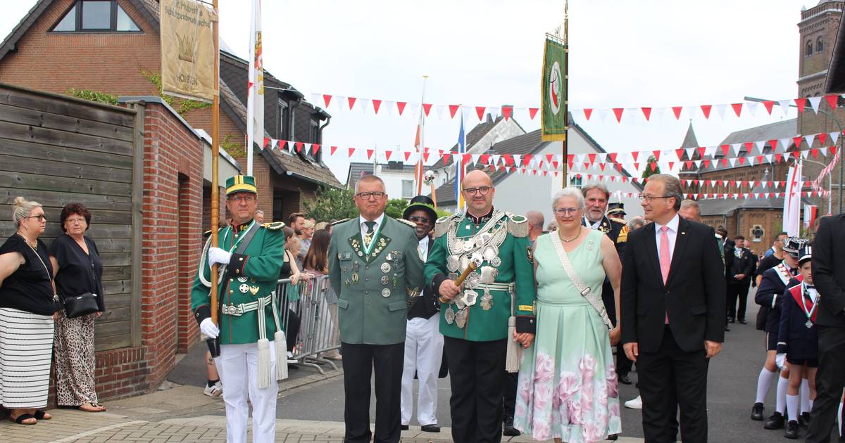 Schützenfest in Neuss-Hoisten 2025 mit besonderem Königspaar