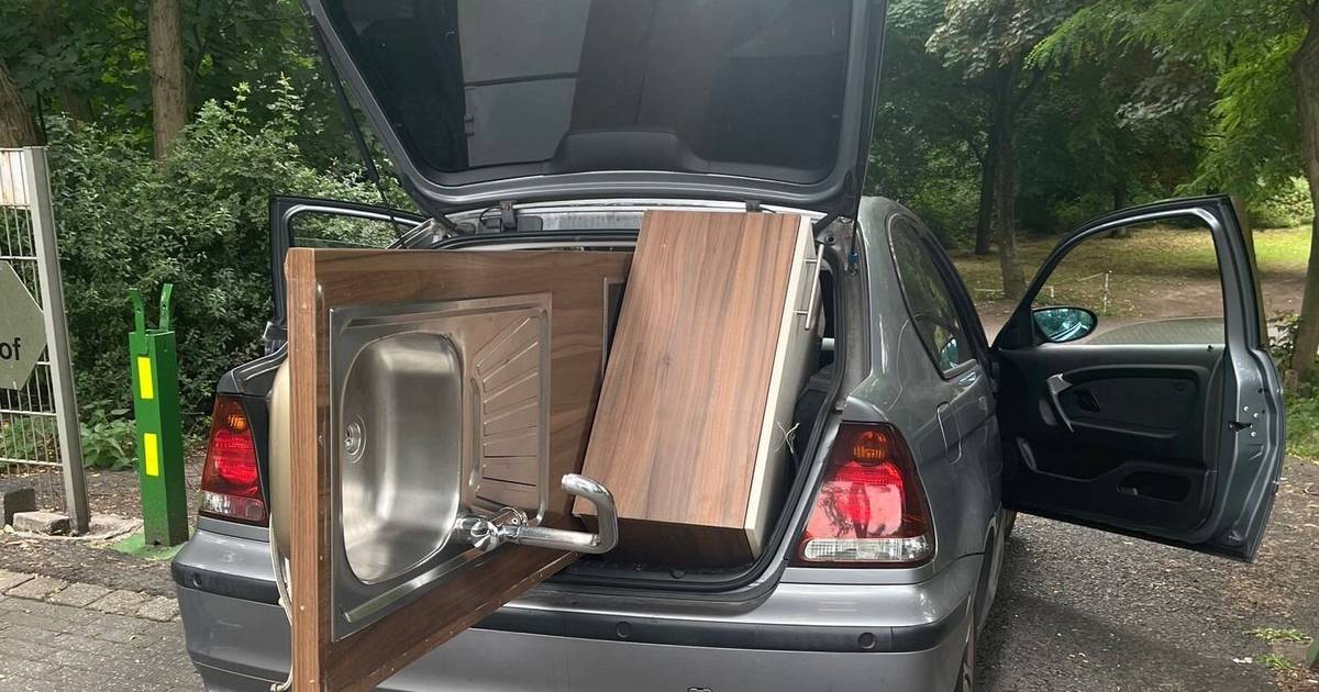 Polizei stoppt heiklen Transport von Küchenplatte und Spülbecken