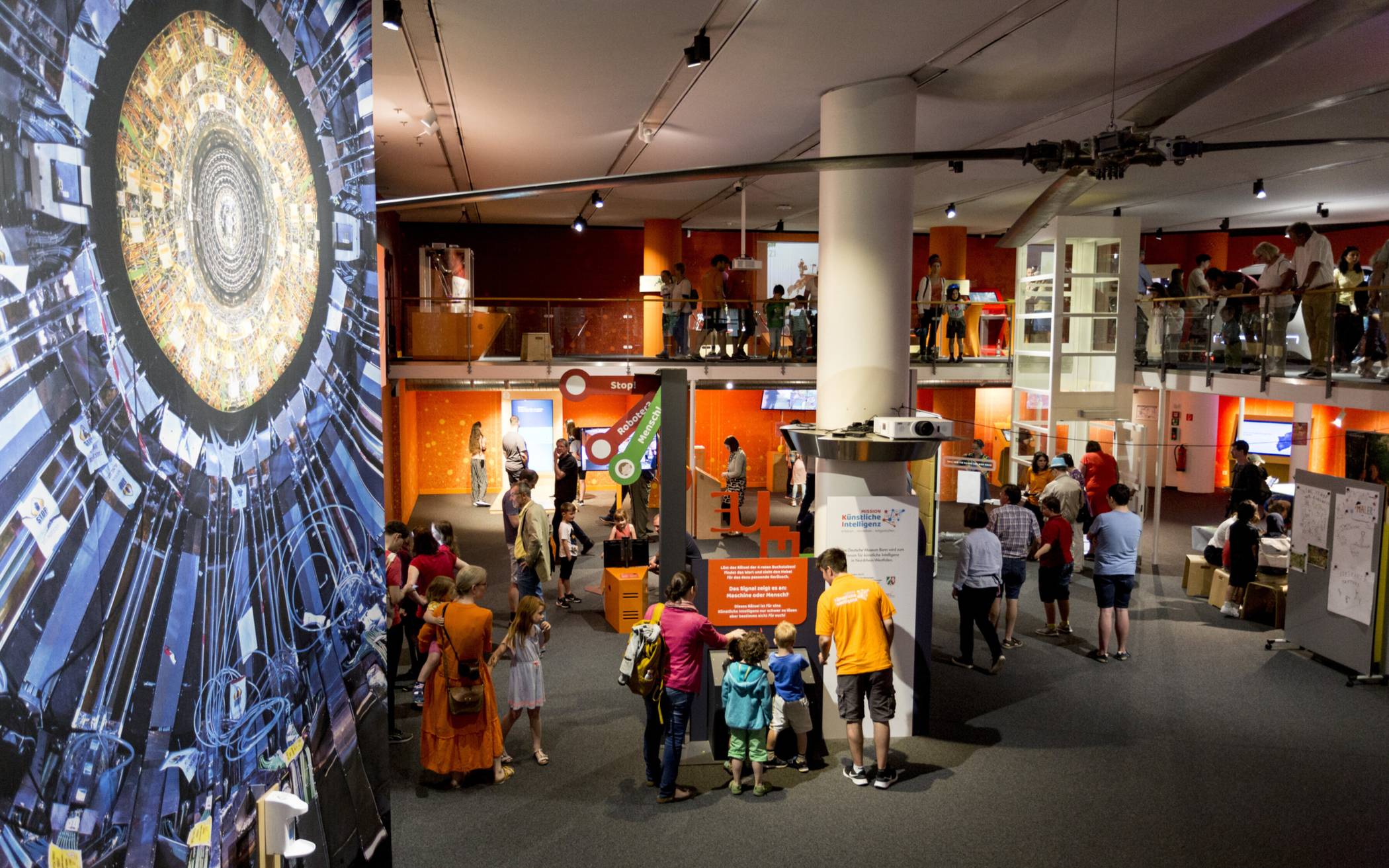 Im Deutschen Museum Bonn können die Gäste das Thema Künstliche Intelligenz (KI) entdecken.
