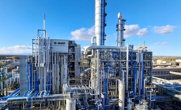 Polyamid-Vorprodukte aus Chalampé: Blick auf die neue Anlage am französischen Standort (Foto: BASF)