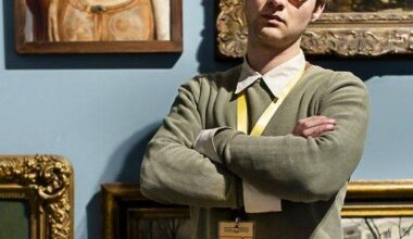 Grumpy Guide führt durch die Ausstellung