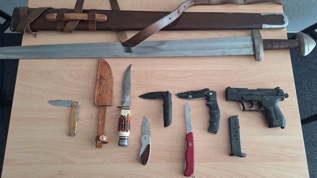 Nach Messerangriffen in Kiel: Polizei findet Waffen am HBF | NDR.de - Nachrichten