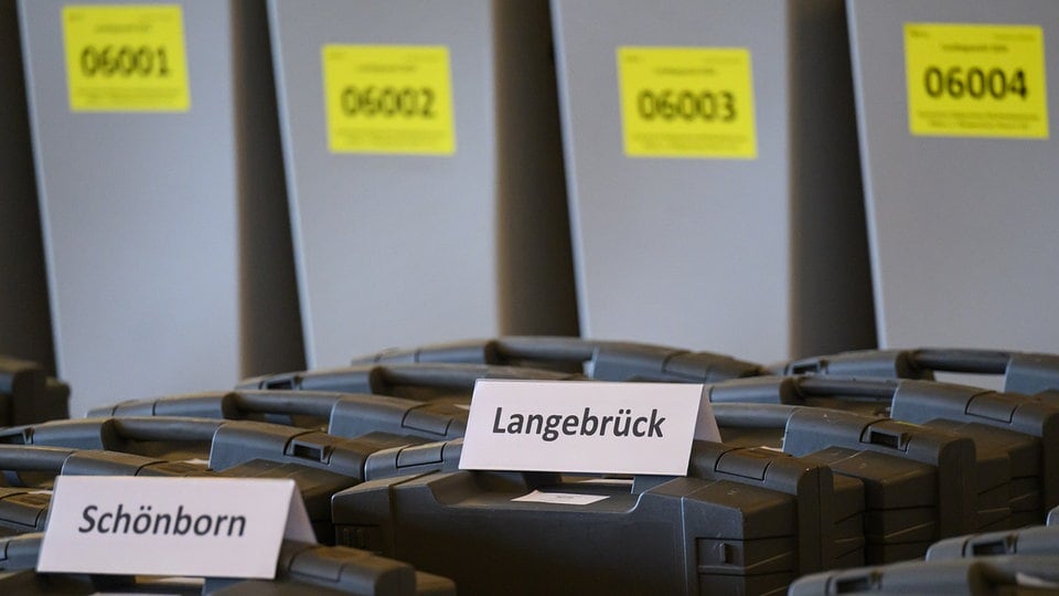 Landgericht Dresden: Prozessauftakt gegen mutmaßlichen Wahlfälscher der "Freien Sachsen"
