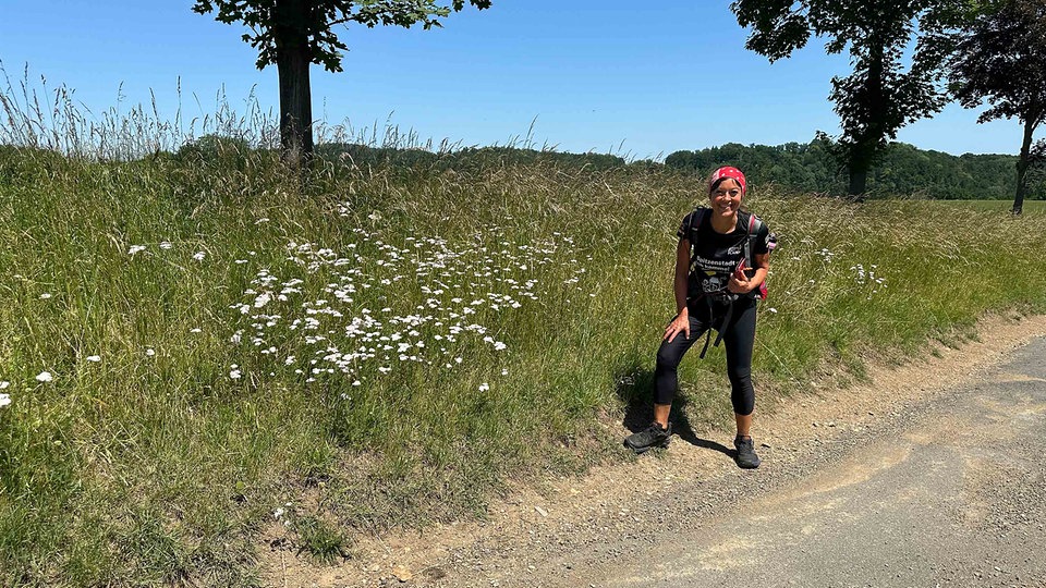 Extremwanderin Christin Ziehr auf Weltrekordkurs - Von Berlin nach Plauen nonstopp