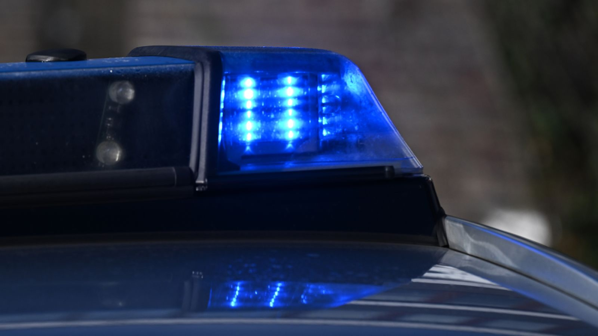 Männliche Leiche in Hamburg aus Elbe geborgen