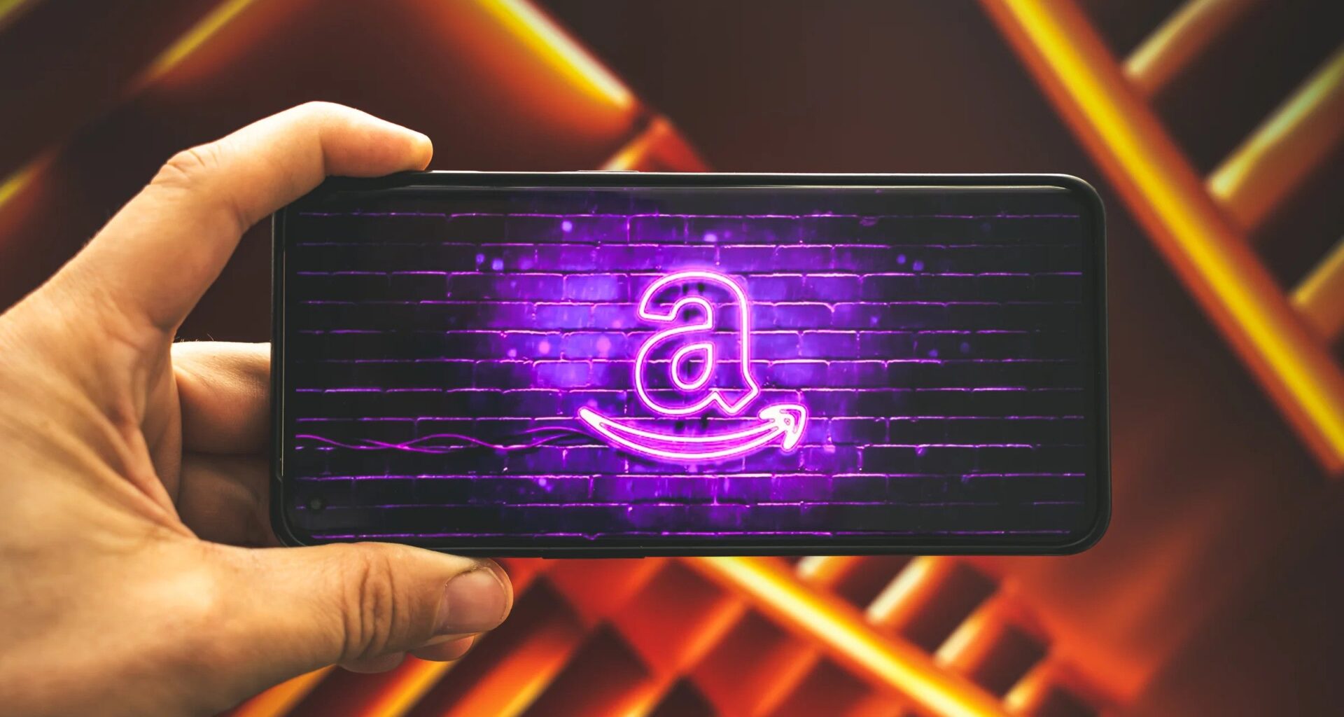 Amazon-Logo auf Handy-Display