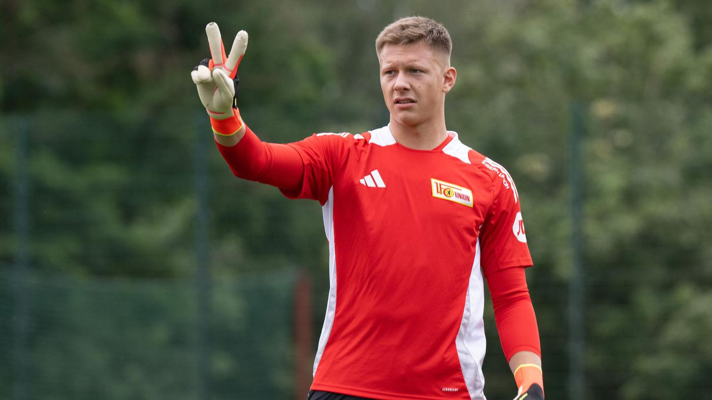 Union Berlin holt Torhüter Stein vorzeitig zurück