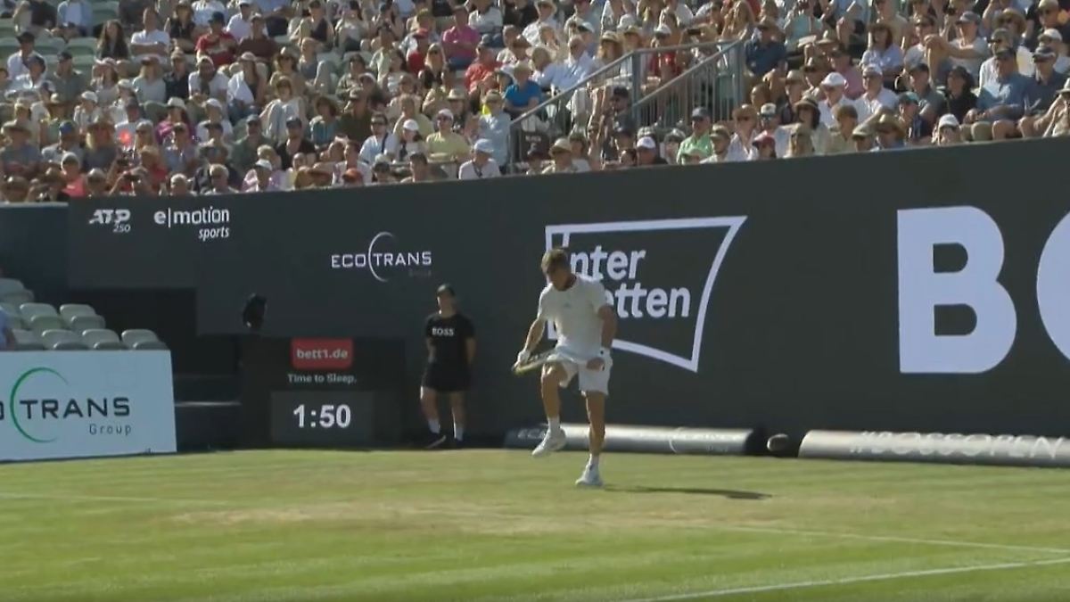Auch Nachwuchshoffnung Engel siegt: Zverev gewinnt in Stuttgart - Gegner zerlegt Schläger