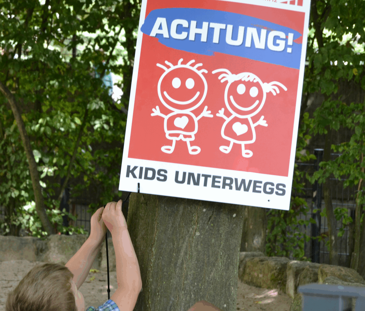 Kita in Kinderhaus holt sich Schilder