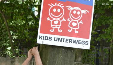 Kita in Kinderhaus holt sich Schilder