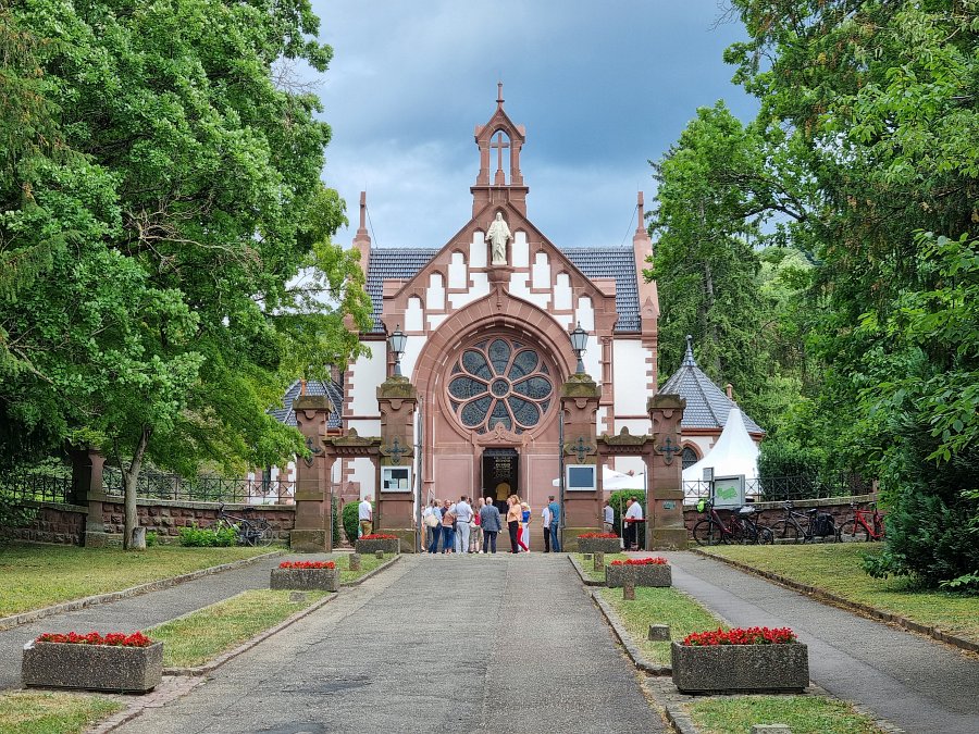 Sanierte Kapelle am Bergfriedhof wurde mit einer Feierstunde wiedereröffnet