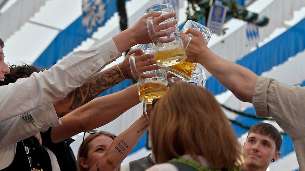 Die Mass  Bier beim Bürgerfest in Unterhaching kostet heuer 11,40 Euro.