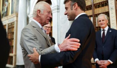 König Charles III. und Präsident Emmanuel Macron