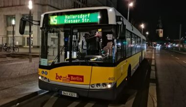 Berlin: Frauen in Berlin von Männer-Gruppe in Bus bedrängt | Regional