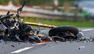 Unfall in Köln - Zwei Motorradfahrer sterben nach Frontalzusammenstoß - Panorama